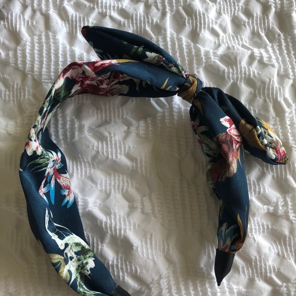 Women’s Headbands - Picture 5 of 5